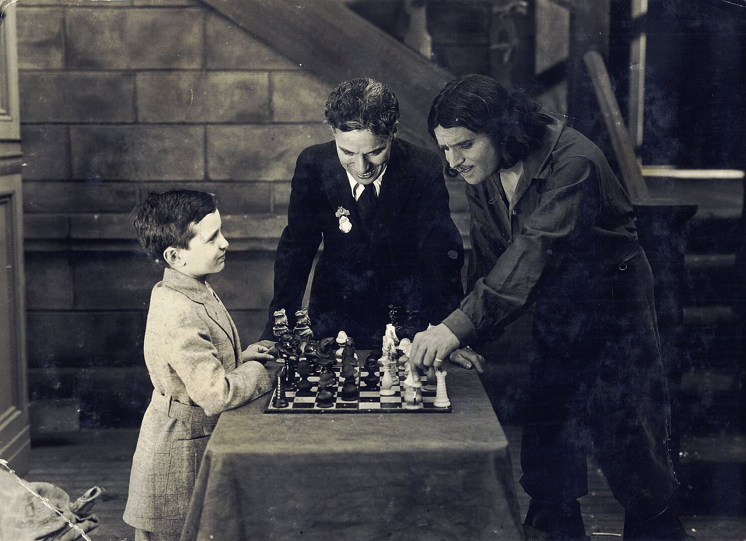 Samuel Reshevsky, el niño prodigio de 8 años que derrotó a 20 maestros del ajedrez